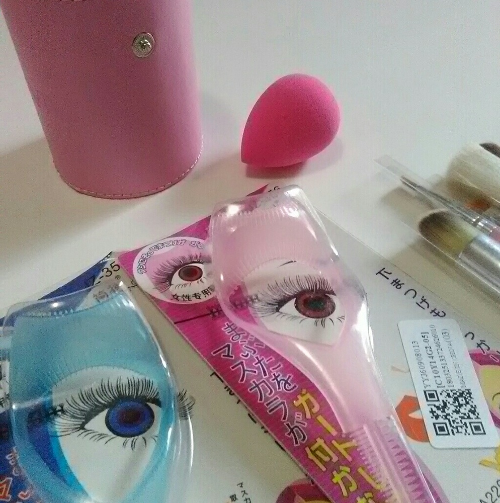 Fancy Pro Makeup Set + 2 Eyelash Curlers + 1 Puff - Picture 4 of 6